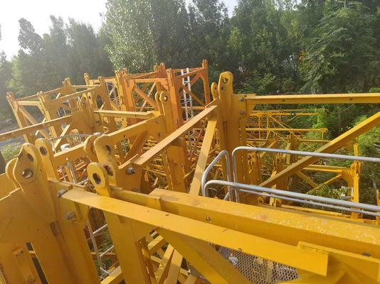 QTZ200 7015 Χρησιμοποιούμενο ανυψωτήρα πύργου 10 τόνων Μέγιστο φορτίο 65m Κύβλος και L68 Μάστ