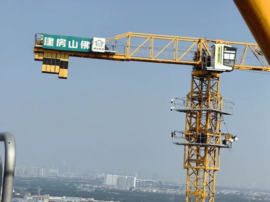 7020 QTZ250 Χρησιμοποιούμενο γερανό πύργου με 3 μέτρα L68B τμήματα πύργου EXW FOB CIF CPT